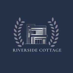 波季Riverside Cottage的月桂花里一本书,为艾尔郡大学写上标志