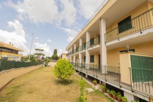 罗马Terraced Apartment by the Ancient Appian Way 6的享有大楼外部景致