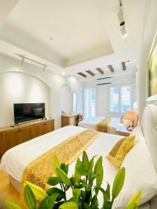 La Mandarina Hotel & Travel at 13 Hang Hanh Street客房内的一张或多张床位