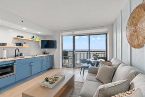 Modern Oceanfront 1 Bedroom Condo, Prime Location, Stunning Views at Beach Cove Resort