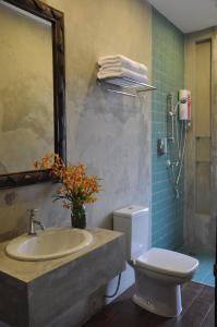 优迪曼谷旅舍的一间浴室