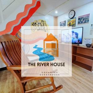 美岸The River House - Loft Units的下层旅馆河房的标志