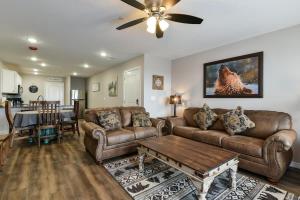 Mystic Cove Condo - Pool - Perfect location