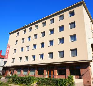 乌赫尔堡Morava apartmán Uherské Hradiště Šafaříkova 855的酒店前面的图片