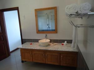 旗鱼海滩别墅酒店的一间浴室