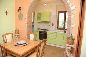 Villa Carmine的厨房或小厨房
