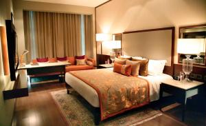 班加罗尔泰伊酒店客房内的一张或多张床位