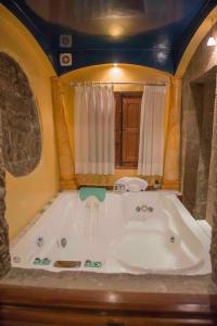 拉瓜迪亚科亚多城堡酒店的相册照片