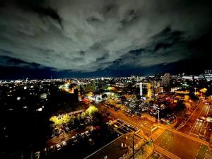 墨尔本Footscray Luxe Free Parking的享有城市美景,