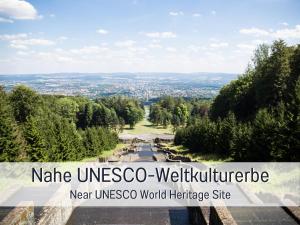 卡塞尔Wohlfühloase in Kirchditmold - Netflix und gute Anbindung an Innenstadt und Weltkulturerbe Bergpark Wilhelmshöhe的从纽埃斯科世界遗产顶部欣赏到城市美景