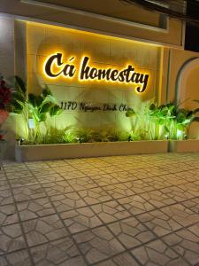 美奈Cá Homestay Mũi Né的植物商店边的标志