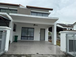Sungai Long Guesthouse