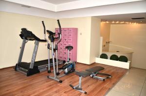 加济安泰普迪梦酒店的健身房,室内设有健身器材