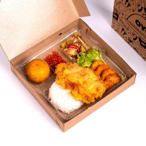 日惹Super OYO 93173 Khazanah Room Syariah的饭盒和其他食物