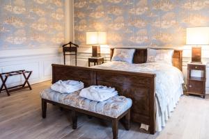 Skjoldenæsholm Slot客房内的一张或多张床位
