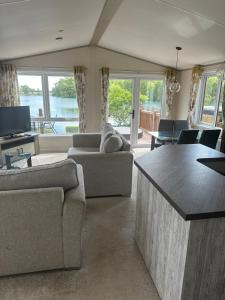 Tattershall lakes country park, Lakeside Lodge, hot tub, private garden and private fishing pitch