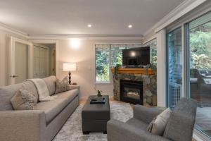 1BR Village Location With Pool and Hot tub by Harmony Whistler
