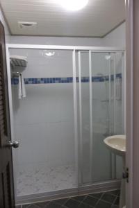统茂高山青饭店的一间浴室