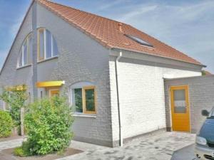 Bungalow in Breskens near Beach & Pool
