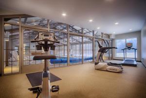 阳光天空套房旅馆的健身中心和/或健身设施