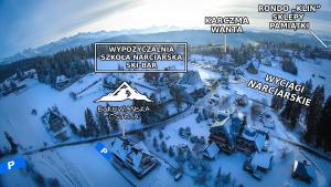 布科维纳-塔钱斯卡Bukowiańska Ostoja Balia i Jacuzzi w ofercie, obok wyciągów na Leśnej的雪地滑雪胜地的标志