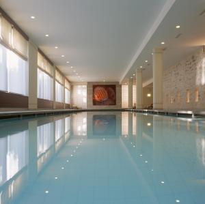 Hôtel Des Trois Couronnes & Spa - The Leading Hotels of the World内部或周边的泳池