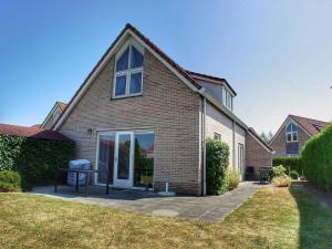 Bungalow in Breskens near Beach and Dunes