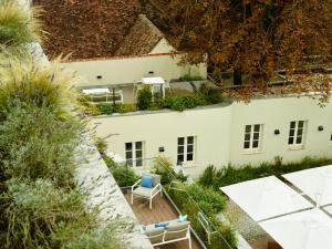 枫丹白露Hôtel de Cavoye的享有花园房屋的空中景致