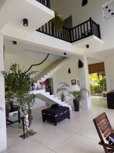 Madampe House 3 bedroom villa with pool for#7的休息区