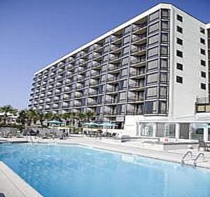 来特斯维比奇贝壳岛度假酒店​​ - 所有皆为海滨套房的大型公寓大楼,设有大型游泳池