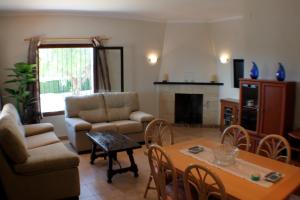 Canto De Hada - well furnished villa with panoramic views in Moraira的休息区