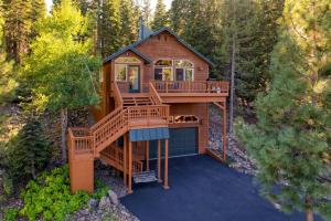 Golden Summit by AvantStay Stunning Secluded Cabin w Access to Tahoe Donner