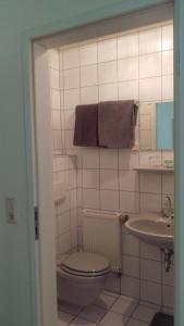 Hotel am Schenkelberg的一间浴室