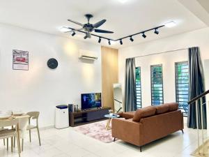 16Pax House Landed Setia Alam Mall SCCC Wi-Fi TV