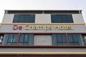 关丹香榭汽车旅馆的一座建筑,上面标有读取de champs酒店的标志