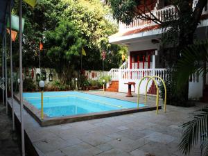 Raj Resort, Bogmalo Beach, Goa内部或周边的泳池