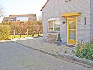 Bungalow in Breskens near the Beach