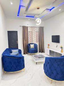 Sunny Service Apartment