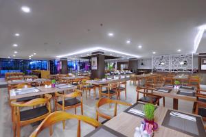 OS Style Hotel Batam Powered by Archipelago餐厅或其他用餐的地方