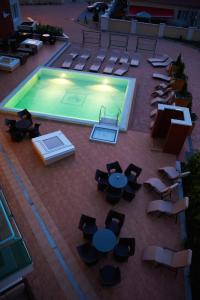 Hotel Atlantis Wellness & Conference内部或周边泳池景观
