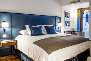 卢西亚诺K酒店客房内的一张或多张床位