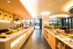 京都京都二条溢价城市酒店的餐厅提供的自助餐,供应多种食物