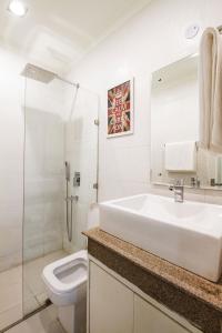 安娜拉服务式公寓 - 格雷特凯拉什二期的一间浴室