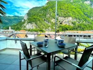 SwissHut Penthouse 10min Interlaken West Station - Apart. Blume 2