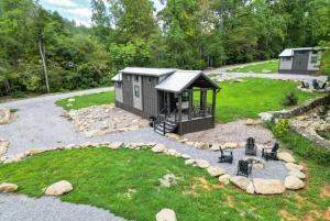 Tiny Home Firepit BBQ Fishing Willow Cabin