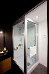 赤阪觉醒酒店的一间浴室