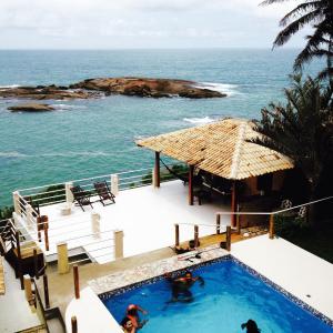 瓜拉派瑞波萨达贝姆特韦酒店的海景游泳池