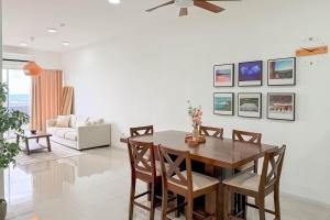 Sunset Ark Condo near Lake Garden with WiFi Netflix