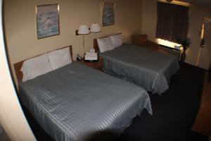 Value Inn & Suites - Harlingen客房内的一张或多张床位