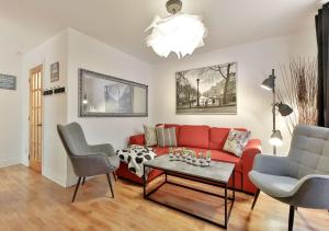 100 METERS to METRO BEAUDRY - FULL APARTMENTS - 1 minute walk to the FAMOUS ST CATHERINE STREET - Montcalm units
